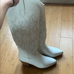 Billini Urson Boots in white